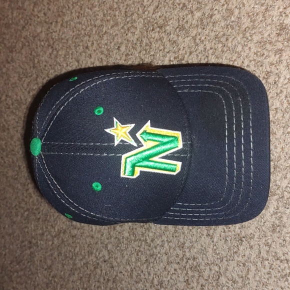 Zephyr NHL Minnesota North Stars Embroidered Fitted Blk Green Hat Cap Small - Picture 1 of 11